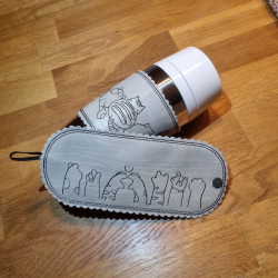 Stickdatei - ITH Mug Wrap Katzenpfoten Doodle